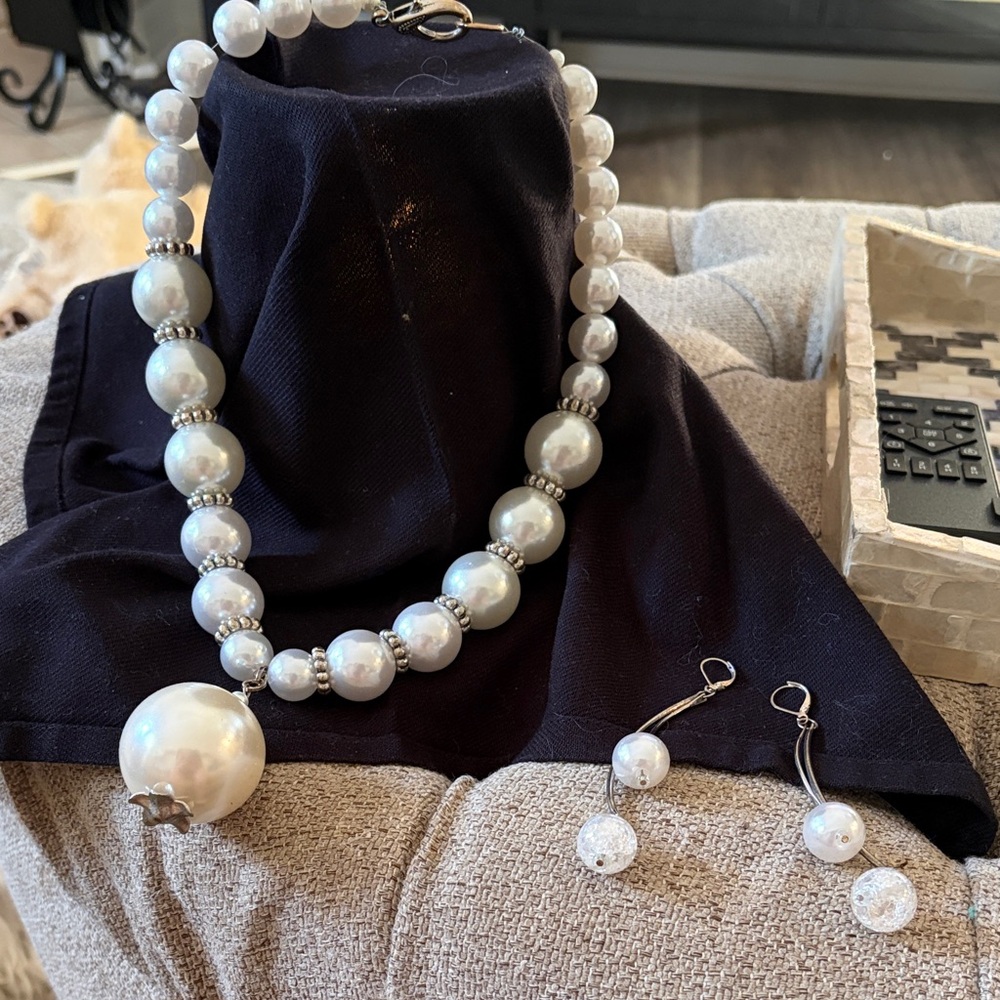 Elegant White Pearl Necklace and Earring Set